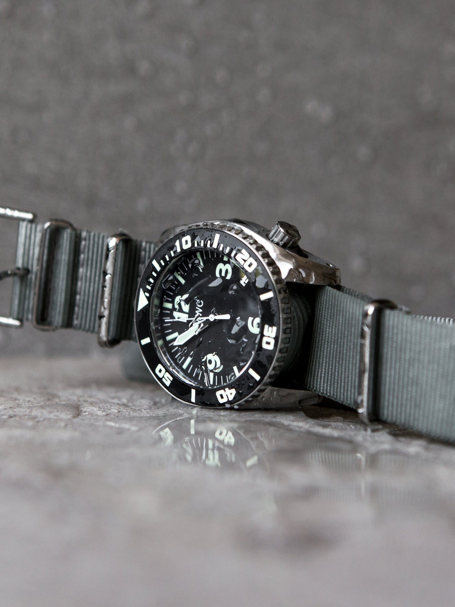 MWC Divers Watch - Depthmaster, 100atm / 3,280ft / 1000m Water Resistant Military Divers Watch, Stainless Steel Case, Helium Valve (Quartz)