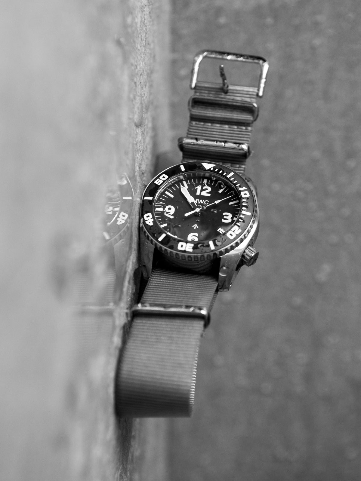 MWC Divers Watch - Depthmaster, 100atm / 3,280ft / 1000m Water Resistant Military Divers Watch, Stainless Steel Case, Helium Valve (Quartz)