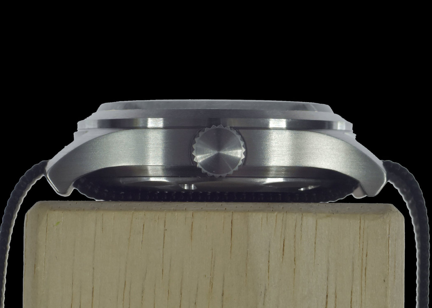 MWC Classic Watch - 1960s / 70s U.S Pattern Vietnam War Issue Watch, 24 Jewel Automatic Movement and 100m Water Resistance