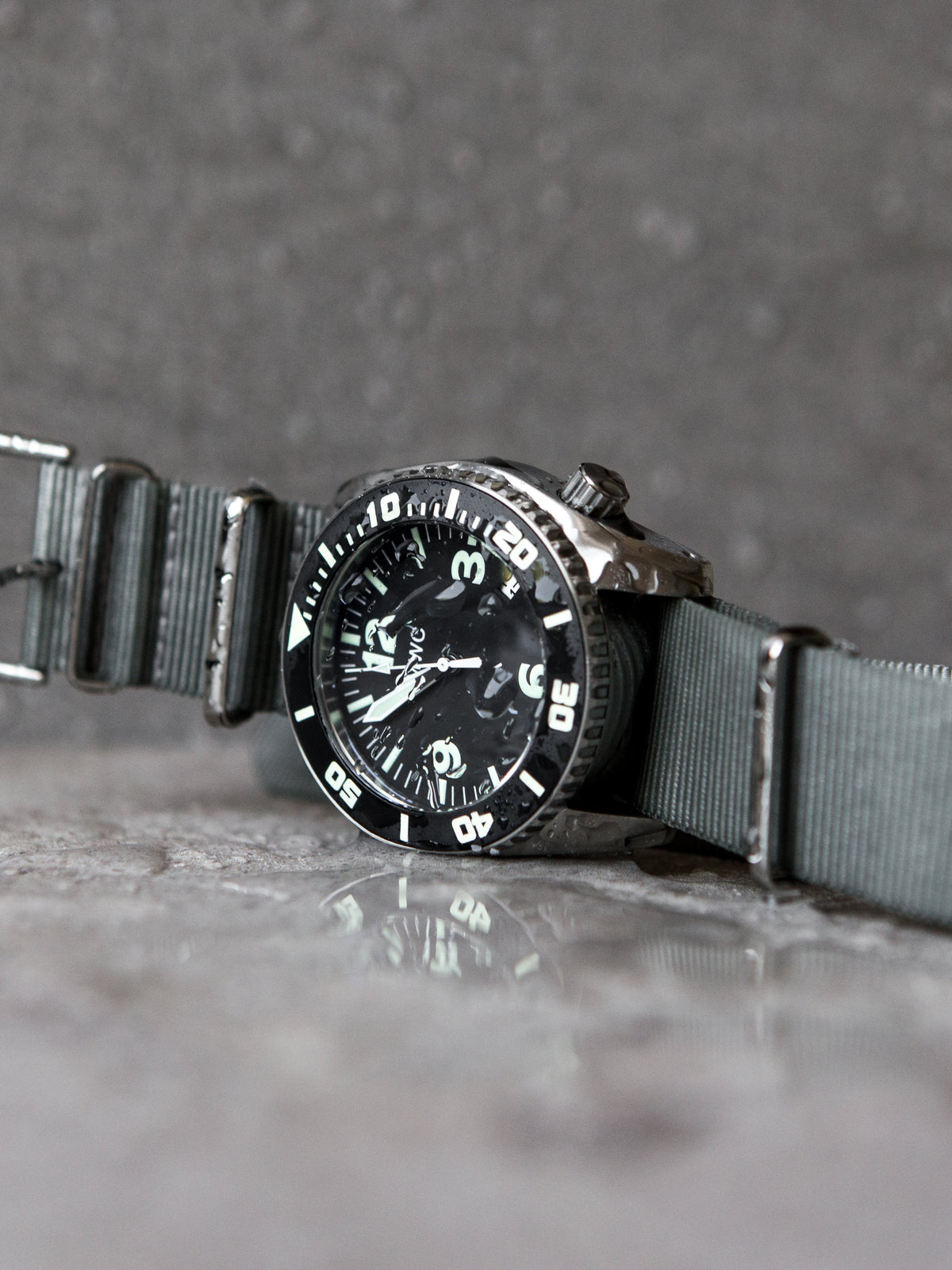 MWC Divers Watch - Depthmaster, 100atm / 3,280ft / 1000m Water Resistant Military Divers Watch, Stainless Steel Case, Helium Valve (Quartz)